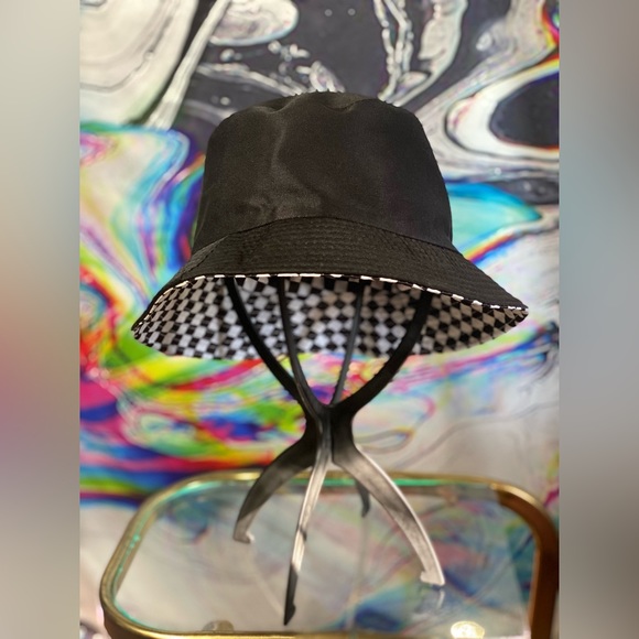 🏁 Reversible Bucket Hat 🏁 - Picture 2 of 5